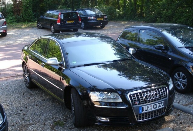 Audi S8 D3