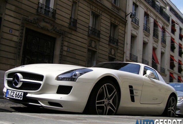 Mercedes-Benz SLS AMG