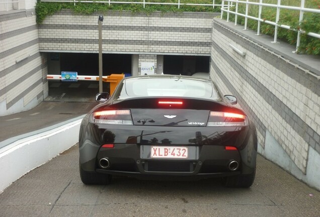 Aston Martin V12 Vantage Carbon Black Edition