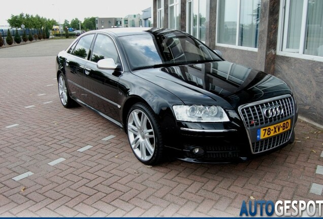 Audi S8 D3