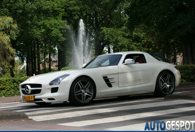 Mercedes-Benz SLS AMG