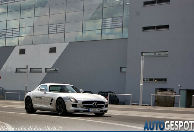 Mercedes-Benz SLS AMG