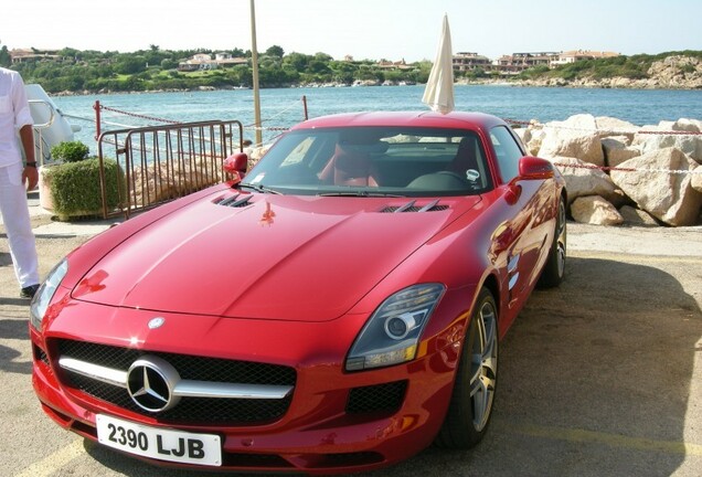 Mercedes-Benz SLS AMG