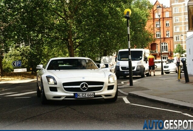 Mercedes-Benz SLS AMG