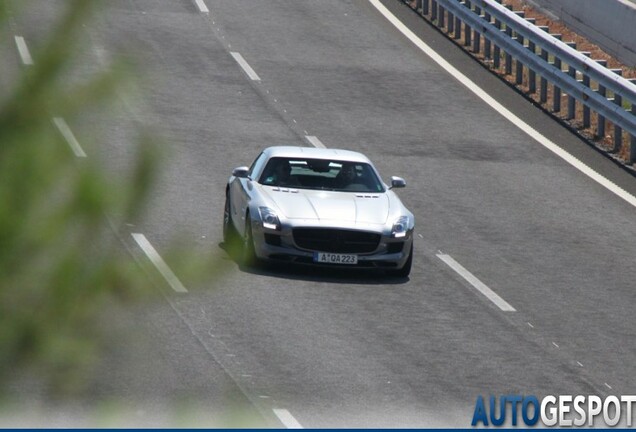 Mercedes-Benz SLS AMG