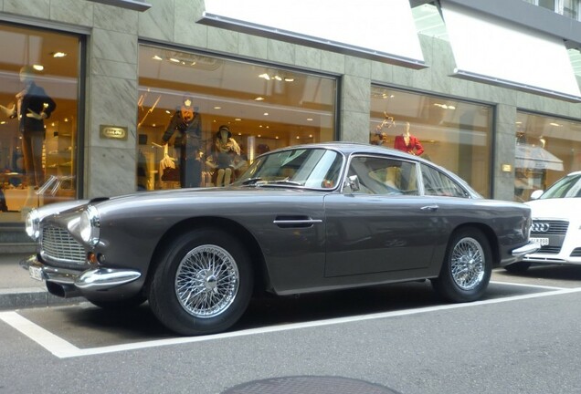 Aston Martin DB4