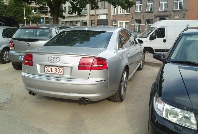 Audi S8 D3