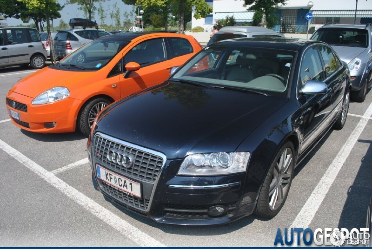 Audi S8 D3