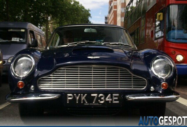 Aston Martin DB6 Vantage MKI