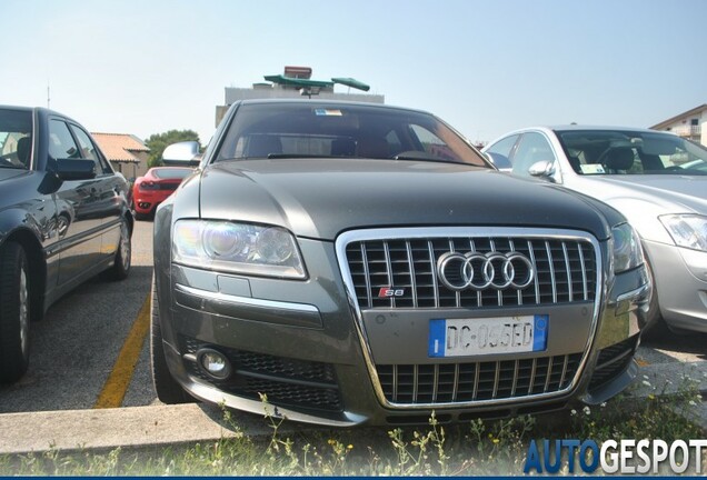 Audi S8 D3