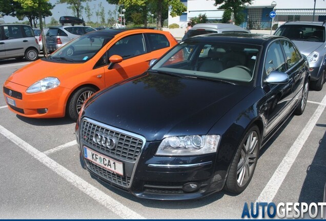 Audi S8 D3