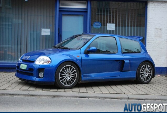 Renault Clio V6