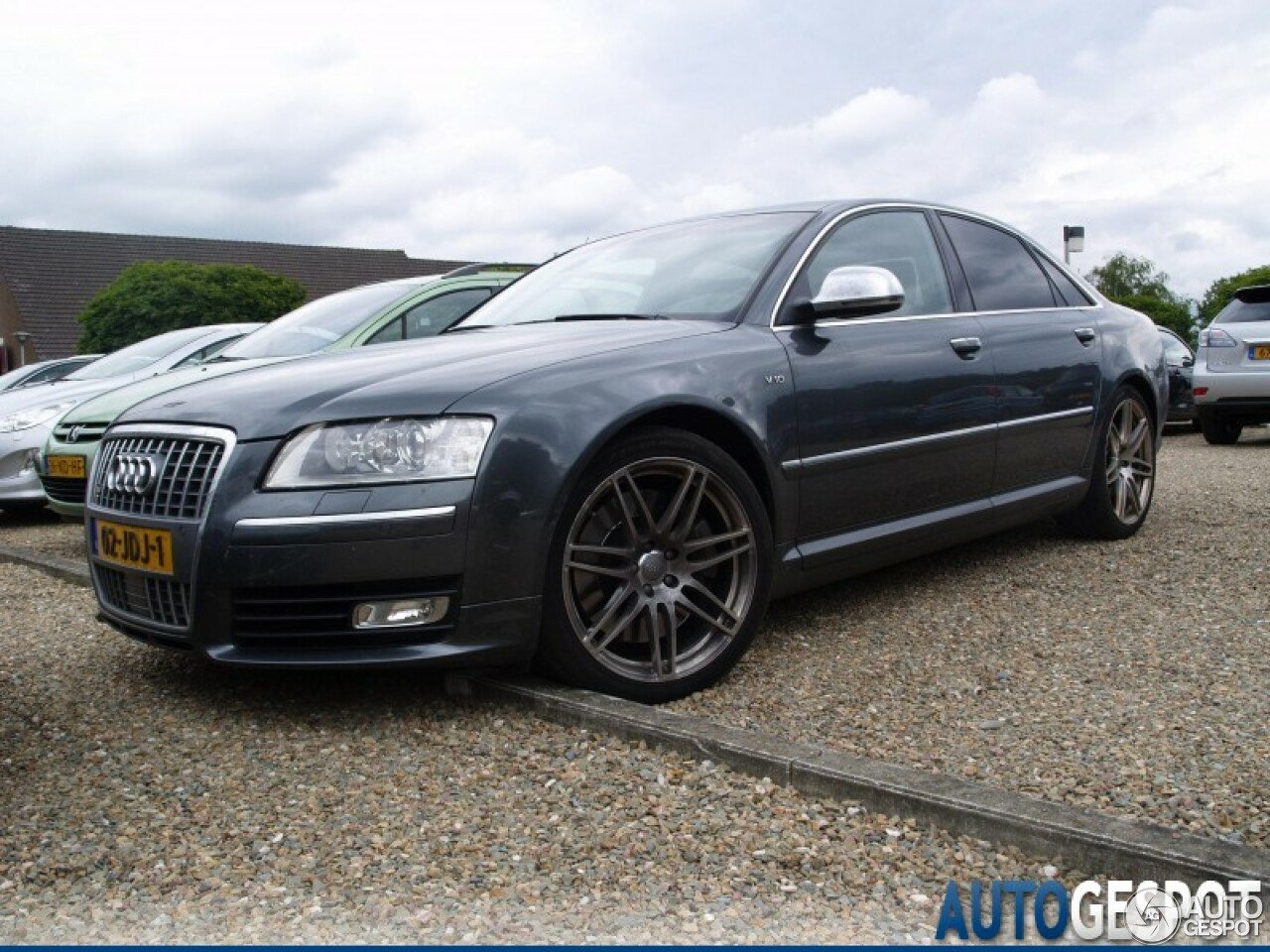 Audi S8 D3