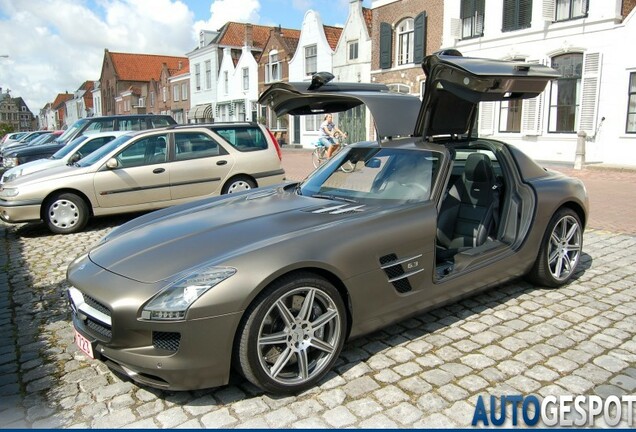 Mercedes-Benz SLS AMG