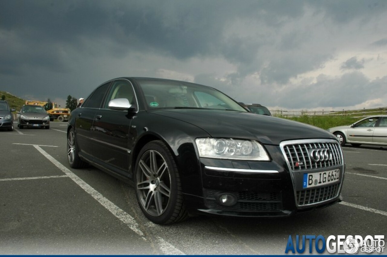 Audi S8 D3