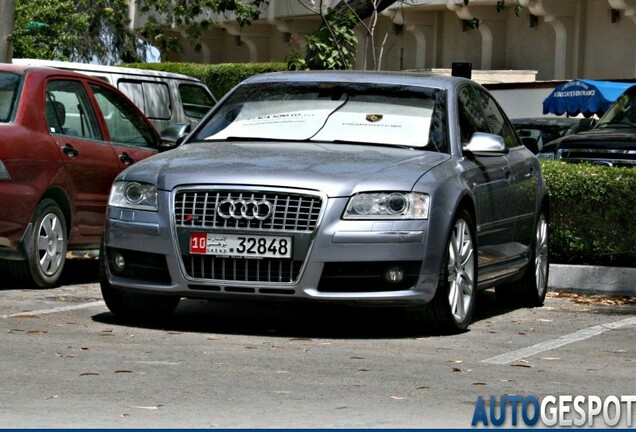 Audi S8 D3