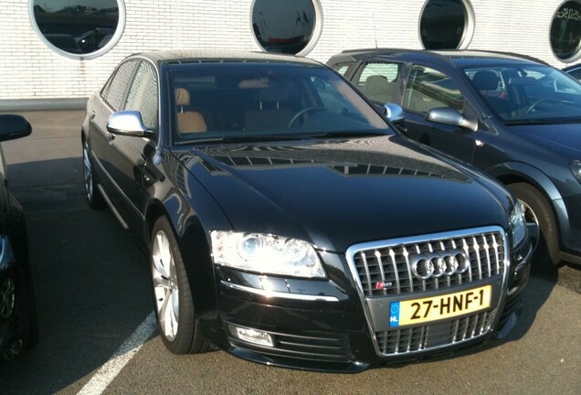 Audi S8 D3