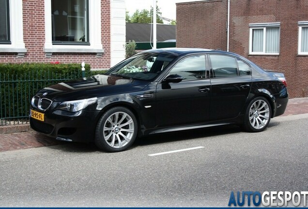 BMW M5 E60 2005