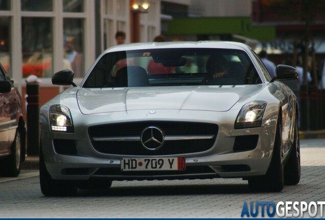 Mercedes-Benz SLS AMG