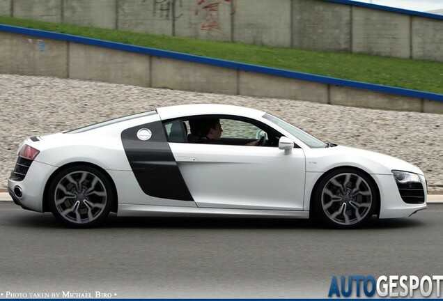 Audi R8 V10