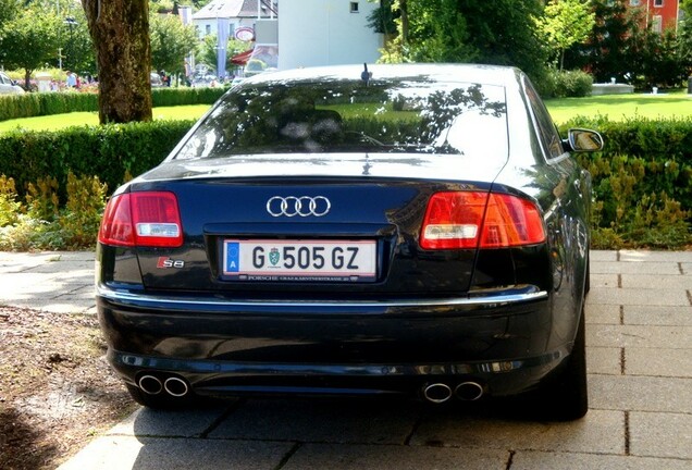 Audi S8 D3