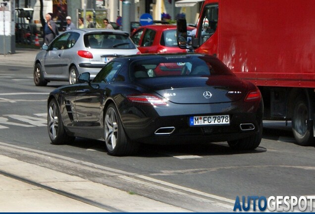 Mercedes-Benz SLS AMG