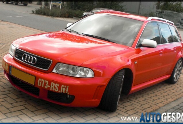 Audi RS4 Avant B5