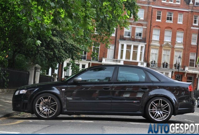 Audi RS4 Sedan