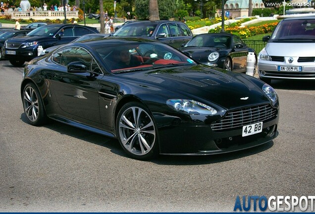 Aston Martin V12 Vantage