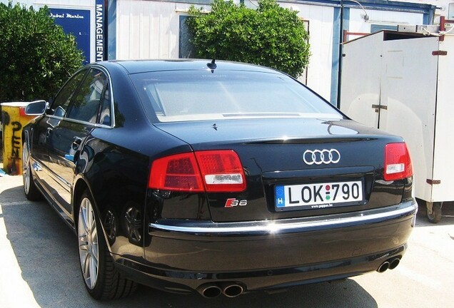 Audi S8 D3