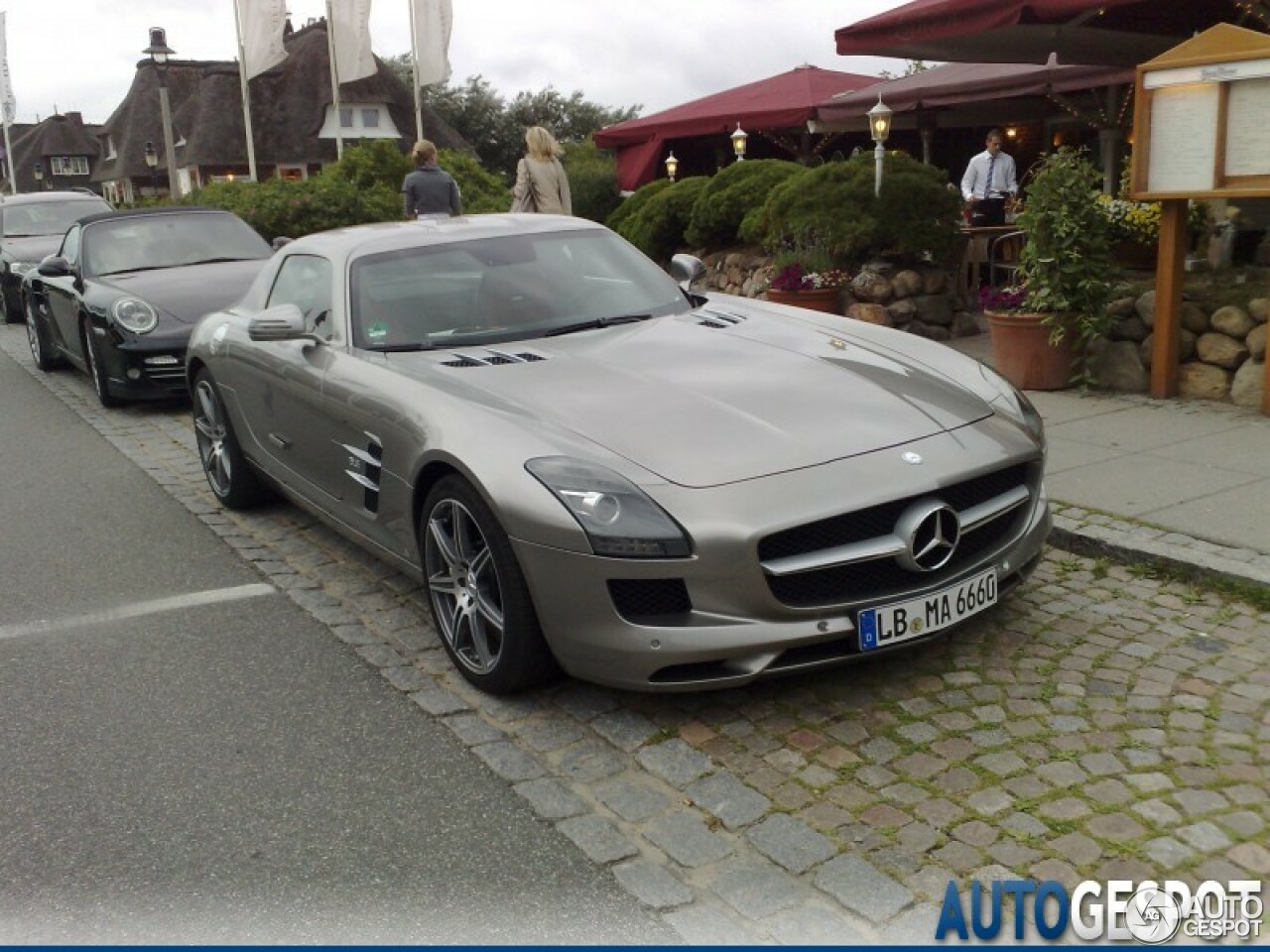 Mercedes-Benz SLS AMG