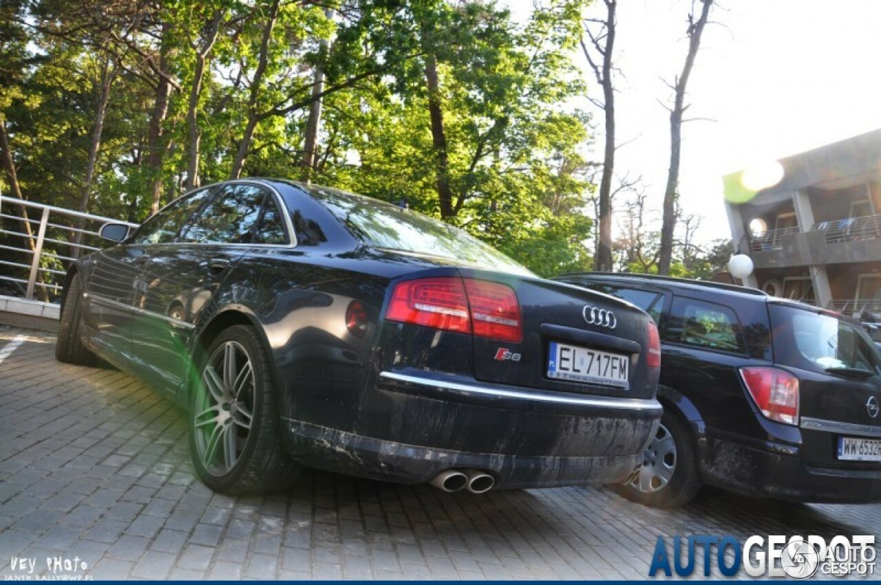 Audi S8 D3