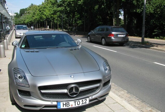 Mercedes-Benz SLS AMG