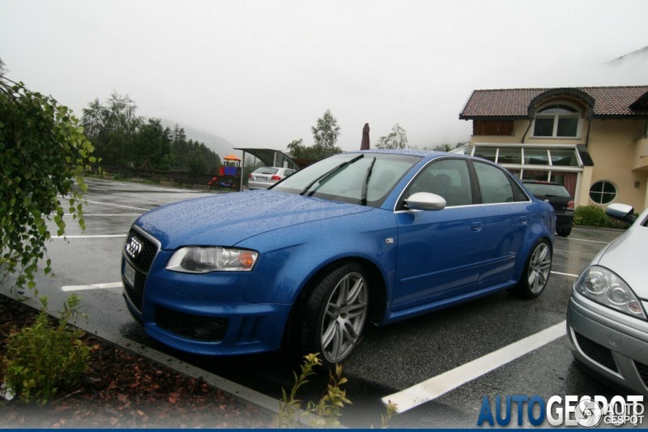 Audi RS4 Sedan