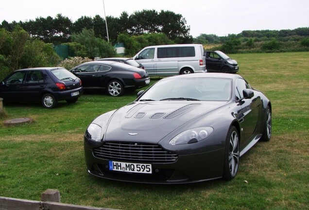 Aston Martin V12 Vantage