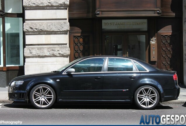 Audi RS4 Sedan