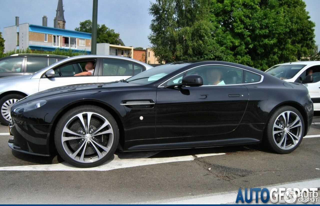 Aston Martin V12 Vantage