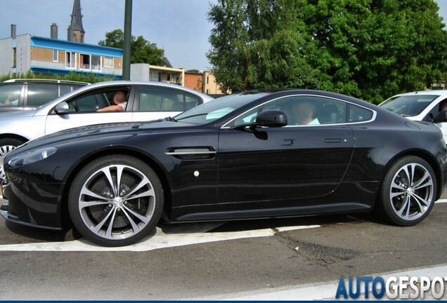 Aston Martin V12 Vantage