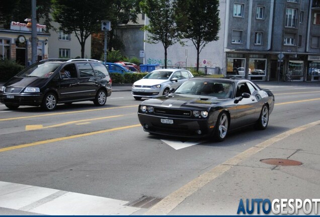 Dodge Challenger SRT-8