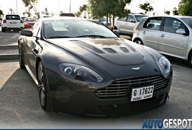 Aston Martin V12 Vantage