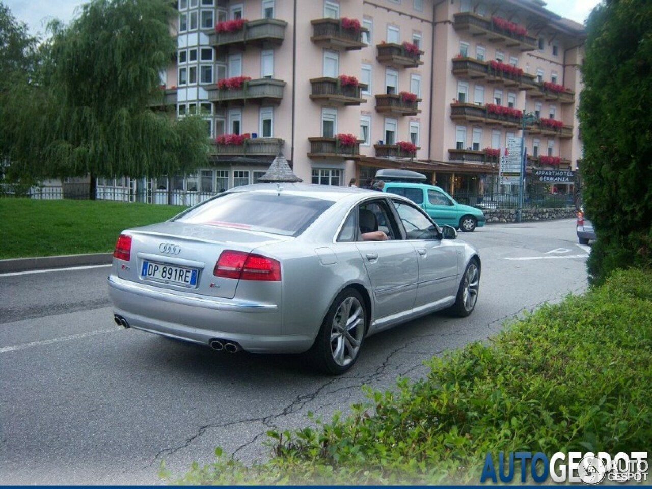 Audi S8 D3