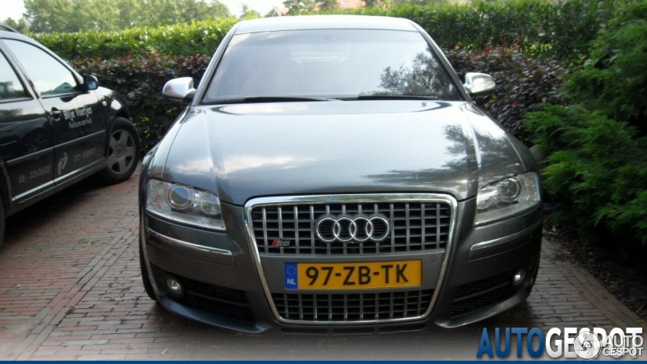 Audi S8 D3