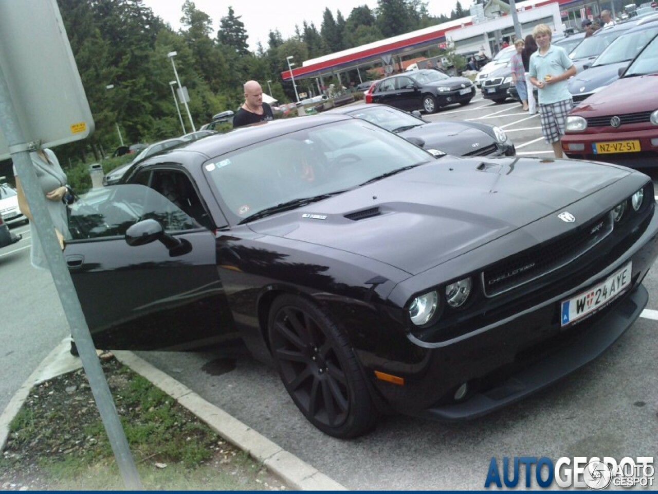 Dodge Challenger SRT-8