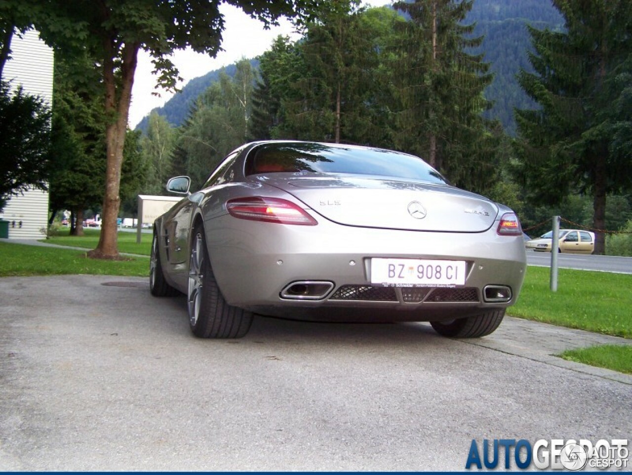 Mercedes-Benz SLS AMG