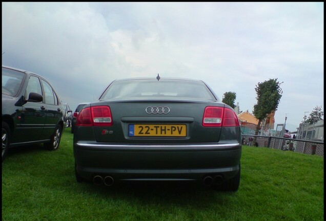 Audi S8 D3