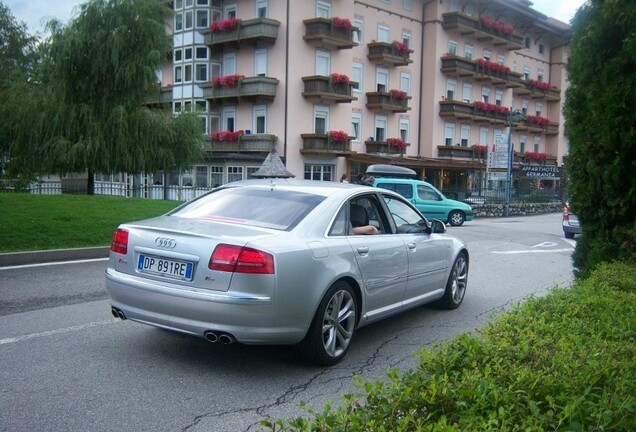 Audi S8 D3