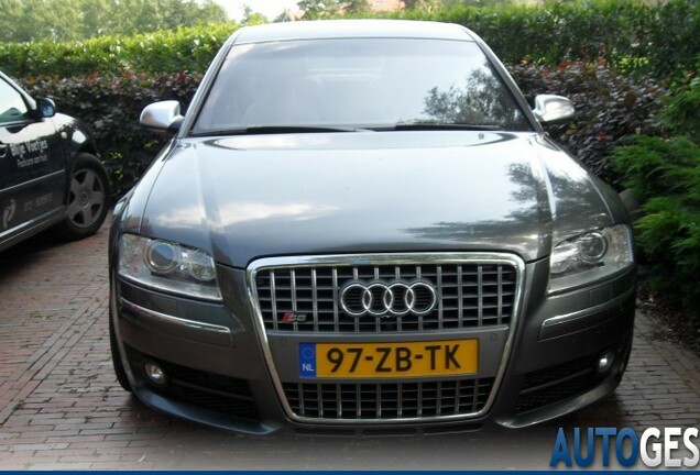 Audi S8 D3