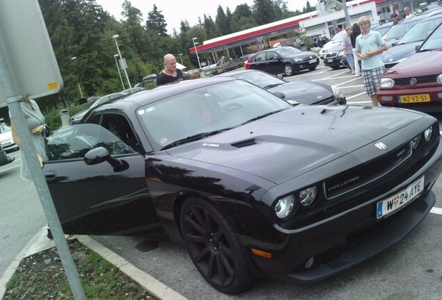 Dodge Challenger SRT-8