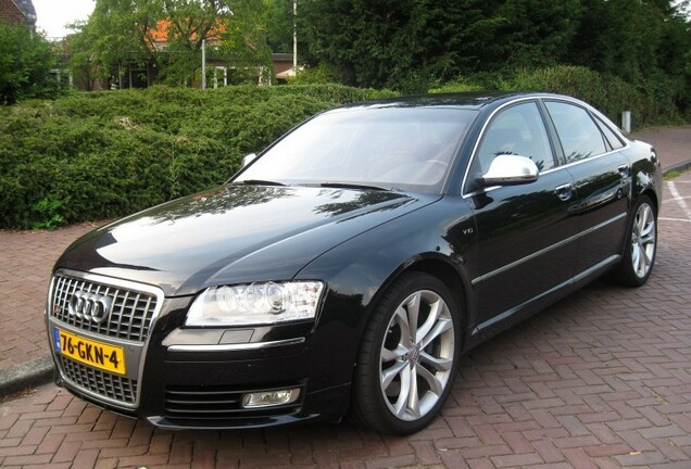 Audi S8 D3