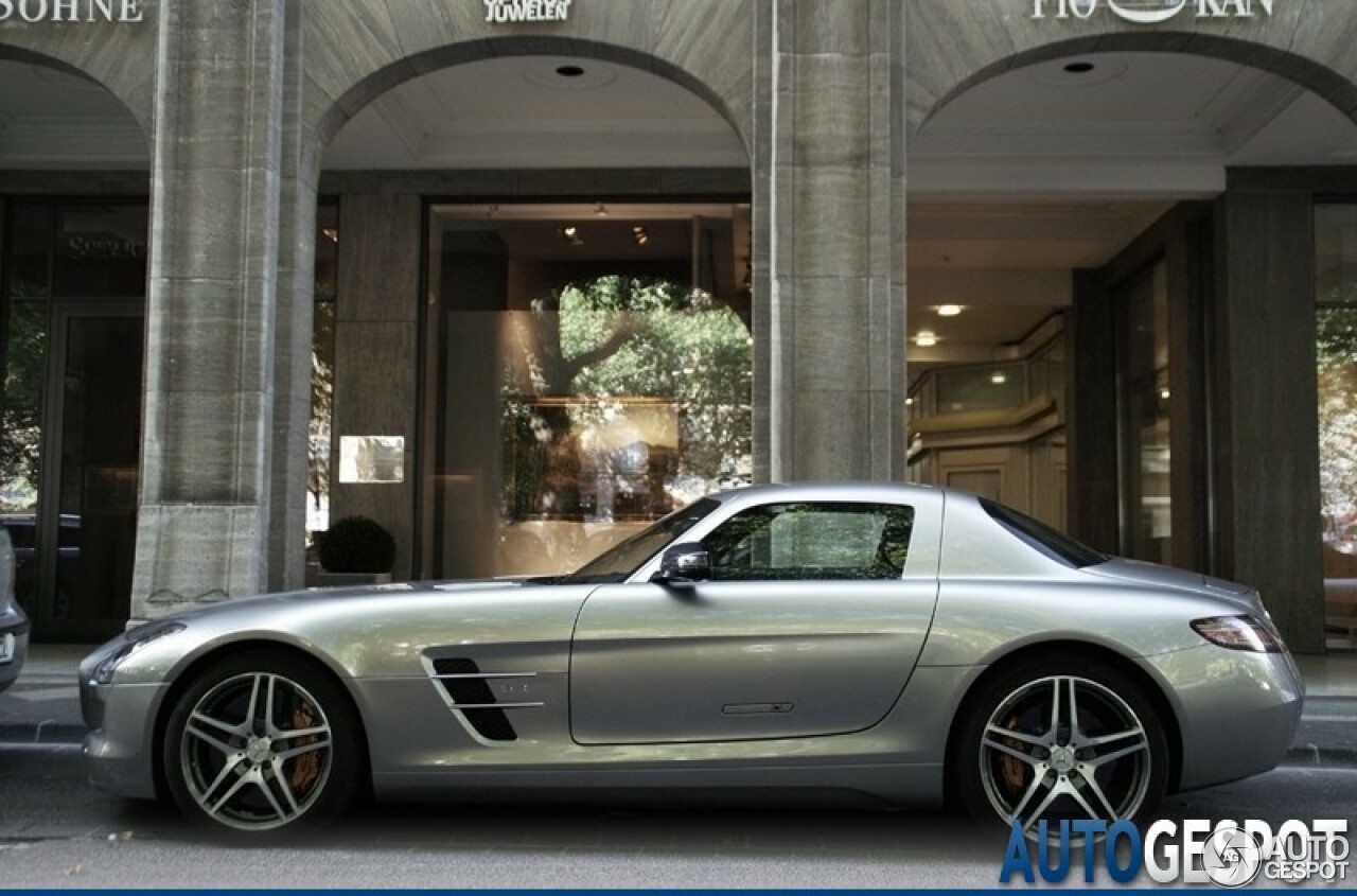 Mercedes-Benz SLS AMG